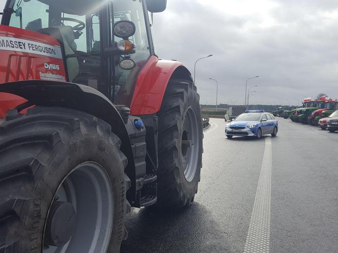 ​Na S5 koło Leszna zaczęła się druga doba rolniczego protestu