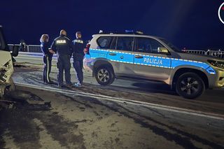 Tragiczny wypadek w Zakroczymiu: Czołowe zderzenie busa z fiatem! Kierowca zakleszczony