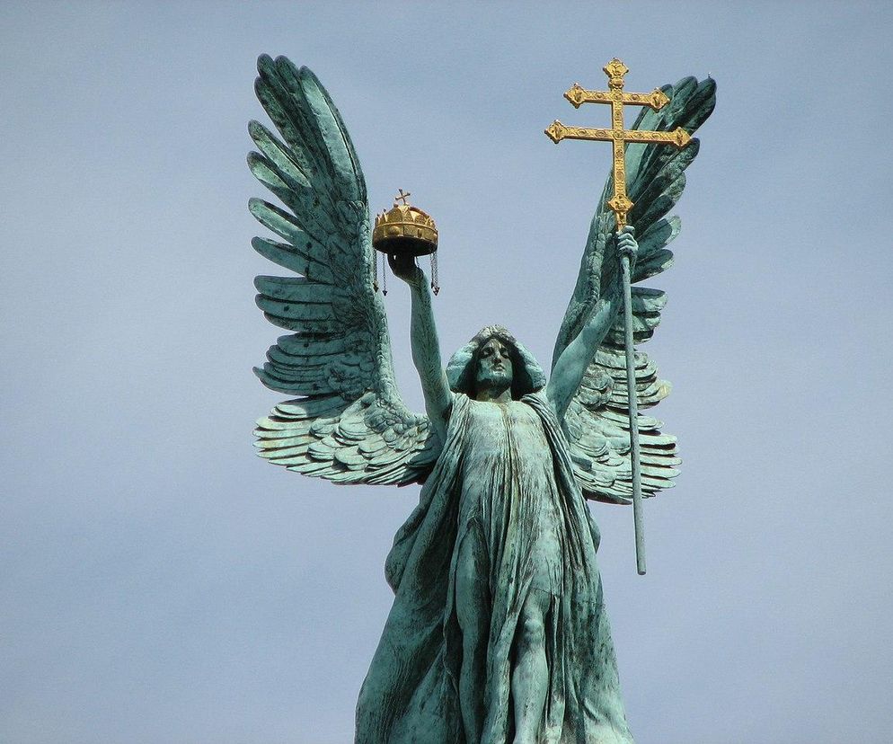 Archanioł Gabriel, statua w Budapeszcie