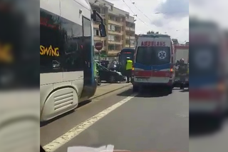 Wypadek na ulicy Wyszyńskiego. Poważne utrudnienia w kursowaniu tramwajów [WIDEO]