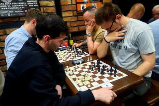 Turnieje szachowe w toruńskim Hard Rock Pubie Pamela to nie tylko partie, ale również niespodzianki