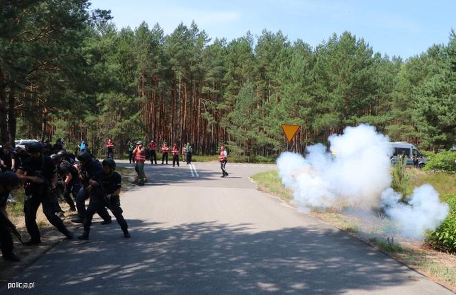Policjanci z Rzeszowa jak z filmu Patryka Vegi. Zobaczcie zdjęcia z poligonu 