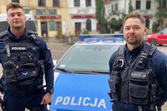 Policjanci z Krakowa uratowali dwie osoby przed śmiercią! 95-latek leżał na łóżku i błagał o pomoc