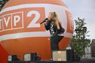 Wakacyjna Trasa Dwójki w Elblągu. Pogoda im niestraszna. Tłumy na koncertach!