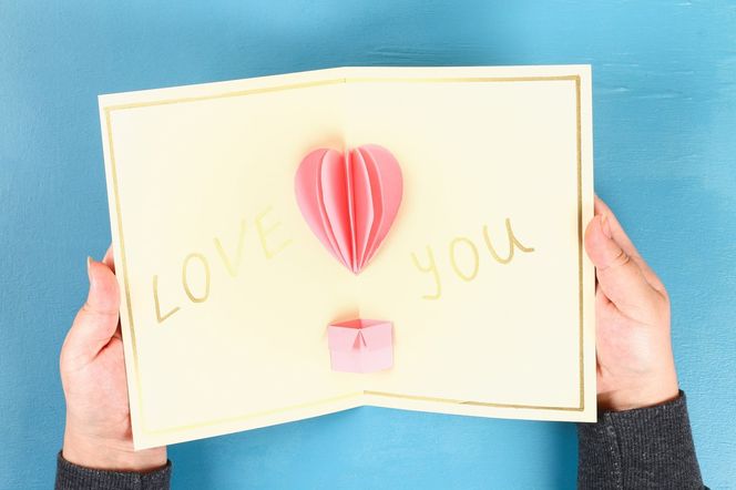 Kartka na walentynki 3D. Jak zrobić walentynkę? DIY