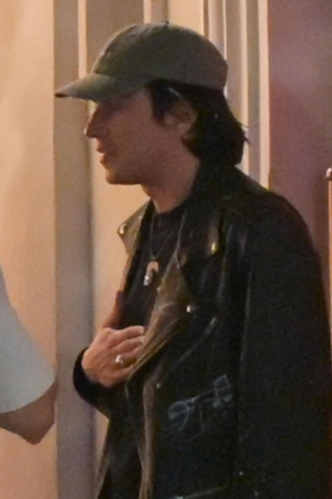 Niezła bibka Afryka Express. Obejrzeli razem odcinek, a potem poszli w tango. Iwan wyszedł ostatni