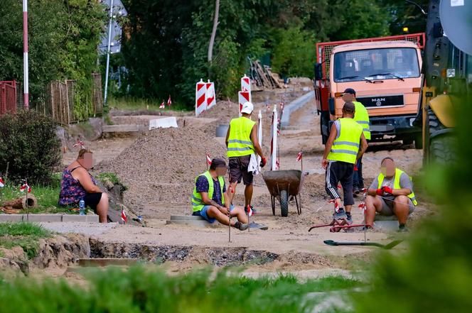 Kierowcy tkwią w korkach, robotnicy się śmieją. Sielankowy nastrój podczas remontu