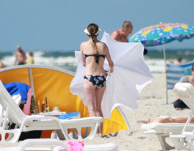 Agnieszka Dygant. Przykryła piersi chusteczką