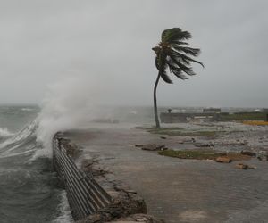 Zachodnia Jamajka odcięta od reszty kraju po przejściu huraganu Melissa. Na razie brak informacji o ofiarach