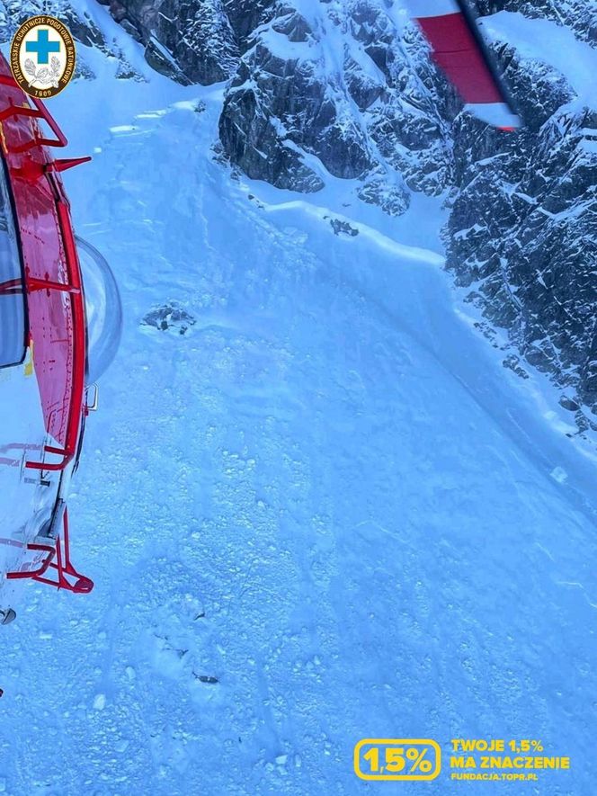 Tatry. Zejście lawiny pod Świnicą. Porwała dwóch turystów [ZDJĘCIA]