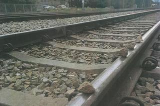 Zabawa mogła się źle skończyć. Ukraińscy nastolatkowie układali kamienie na torach