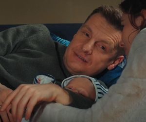 M jak miłość. Paweł przejmie opiekę nad synem! Antoni Lucjan nieźle da mu w kość - ZDJĘCIA 