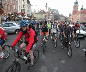 Rowerzyści zablokują Warszawę. Masa Krytyczna przejedzie przez miasto. Znamy trasę