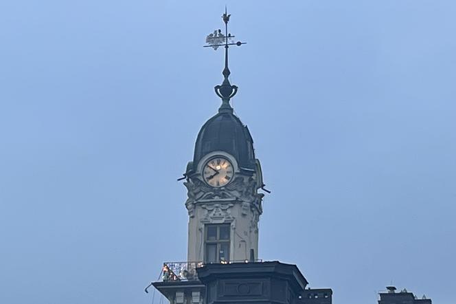 Zegar na wieży ratuszowej w Nowym Sączu