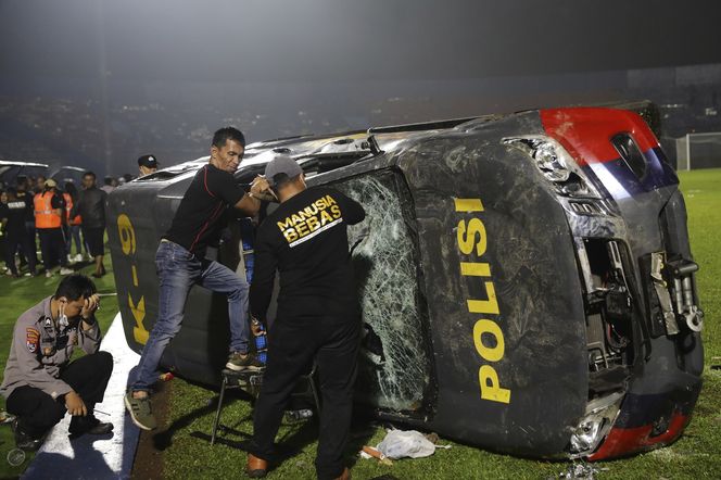 Indonezja. 130 osób nie żyje, wielu rannych. Dantejskie sceny na meczu