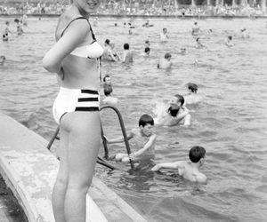 QUIZ PRL. Seksbomby znad Bałtyku. W czym opalały się nasze matki i babki? 15 pytań o plażowanie w stylu PRL