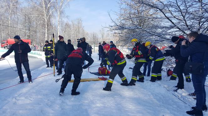 Pokazy ratownictwa lodowego na terenie kąpieliska Słupna w Mysłowicach
