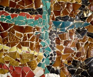 Czyszczenie mozaiki w Kiekrzu z bazgrołów