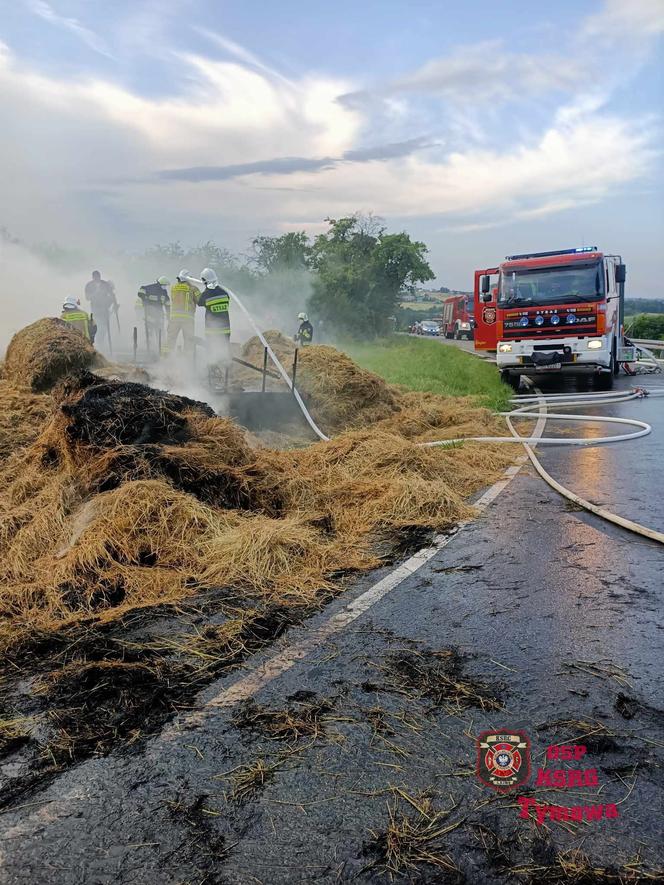 Pożar siana w Tymowej. Strażacy dwa razy wracali na miejsce zdarzenia