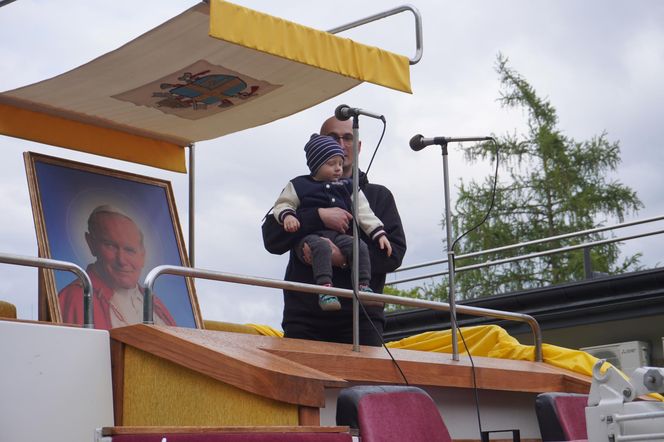Noc Muzeów 2025. Samochód papieski w Kielcach