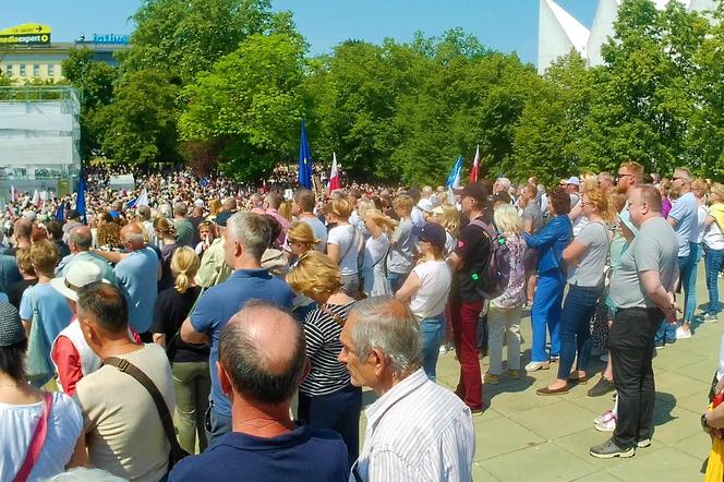 Manifestacja 4 czerwca na placu Solidarności w Szczecinie