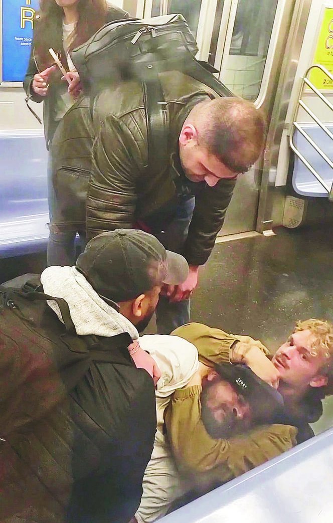 Krzyczał w metrze, udusili go