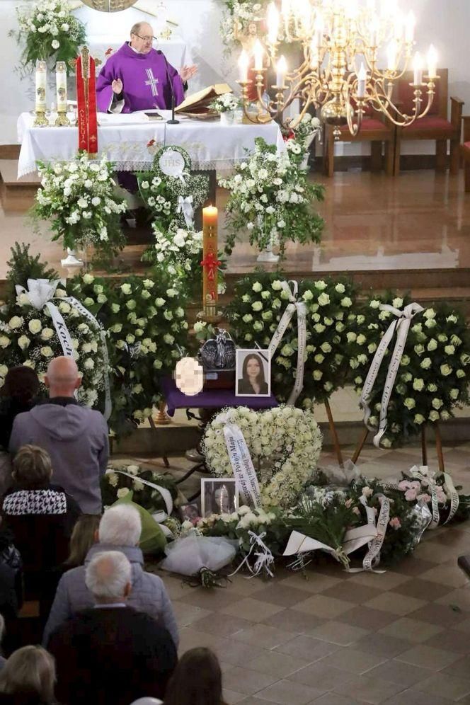 Tłumy na pogrzebie tragicznie zmarłej Mai. Kościół w Działdowie wypełniony po brzegi