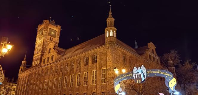 Toruński Jarmark Bożonarodzeniowy wieczorową porą