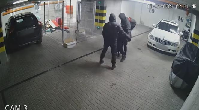 SZOK! Złodzieje urządzili sobie tańce podczas plądrowania garażu! Wszystko się nagrało