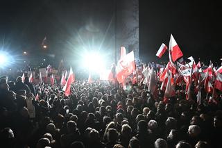 Protest zwolenników PiS w Warszawie. Ile osób wzięło udział w manifestacji?