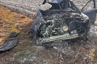 Wypadek w Dębowicy, auto dachowało