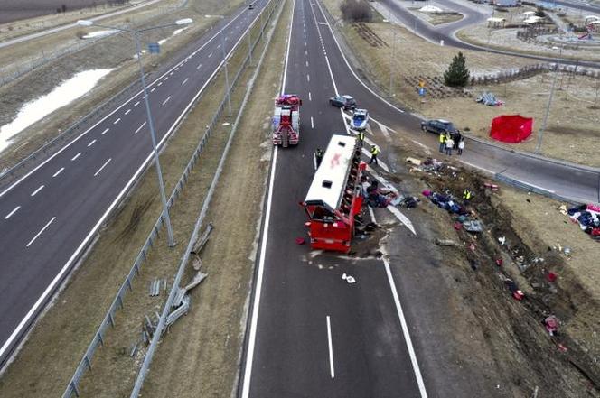 Tragiczny wypadek na A4. Autobus wypadł z autostrady. Nie żyje 5 osób