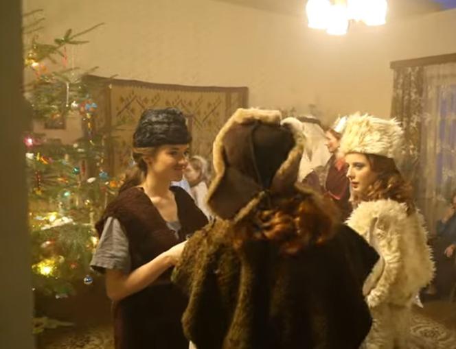 Stulecie Winnych 4 sezon. Ewa (Sonia Mietielica), Kasia (Weronika Humaj)