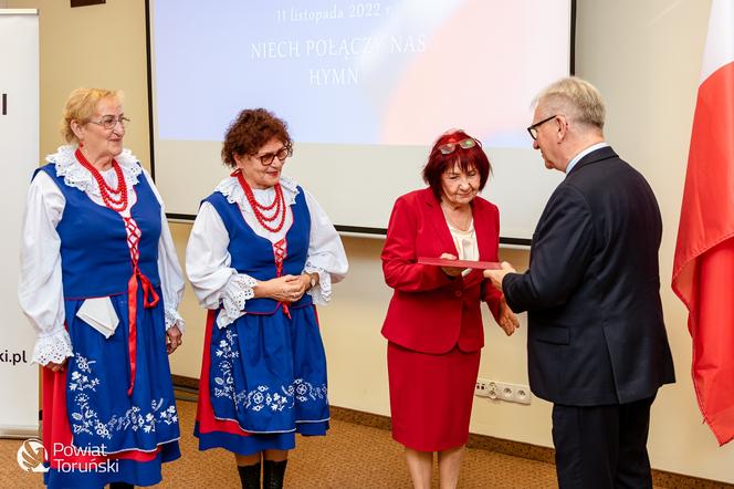 „Niech połączy nas hymn” - piękna, kolorowa premiera w siedzibie Starostwa Powiatowego