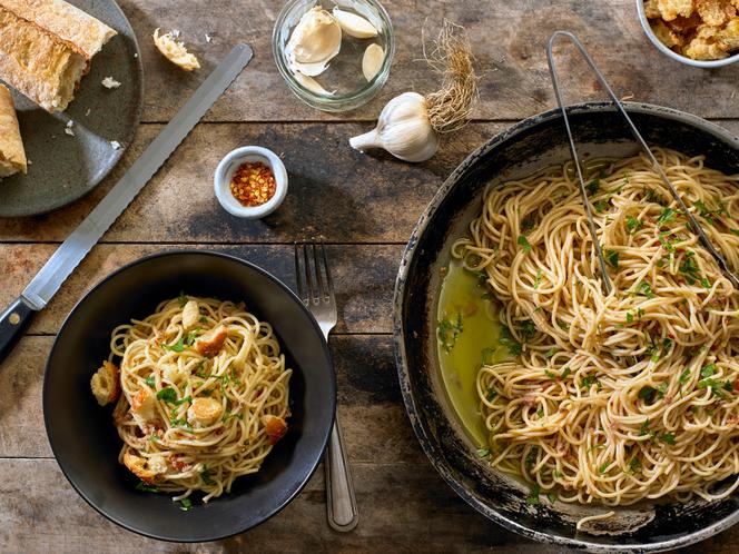 Makaron z anchois: najłatwiejszy przepis na ekspresowy obiad