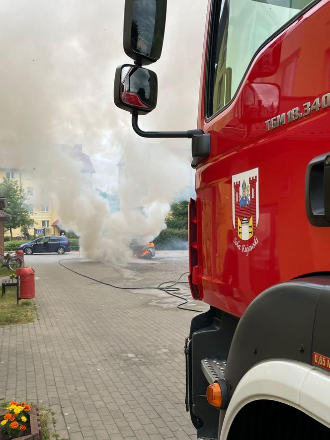 Pożar osobówki w Solcu Kujawskim! Z auta niewiele zostało [ZDJĘCIA]