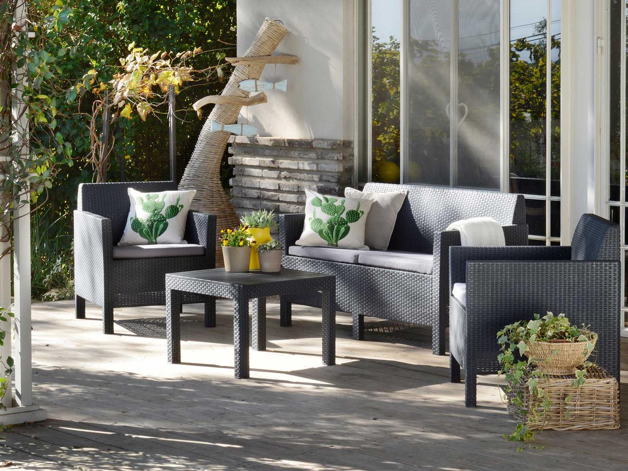 Plastikowe meble do ogrodu – jak o nie dbać także po sezonie? Praktyczny poradnik 