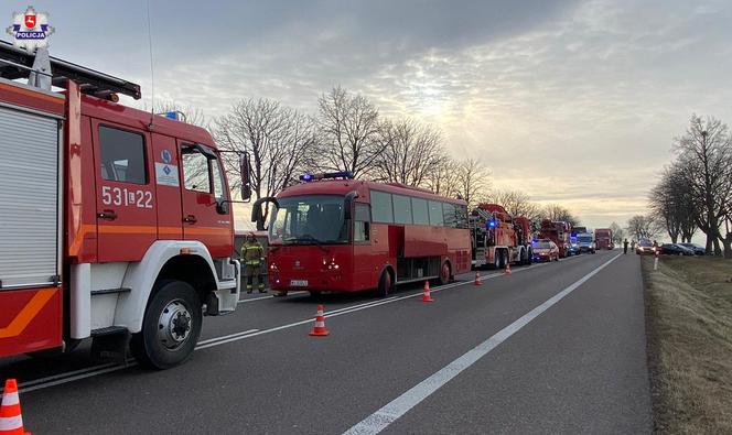 wypadek autokaru z uchodźcami