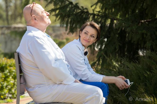 Na dobre i na złe odc. 604. Sylwia Mróz (Magdalena Turczeniewicz), Stefan Tretter (Piotr Garlicki)