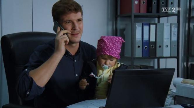 M jak miłość, odcinek 1412. Marcin (Mikołaj Roznerski), Maja (Anna Wierzchoń)