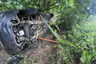 Śmiertelny wypadek pod Kołobrzegiem. Kierowca osobówki uderzył w drzewo