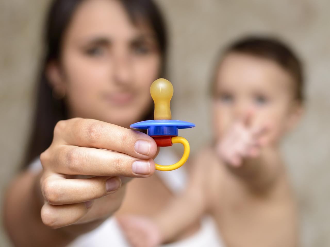 Oblizywanie smoczka dziecka zmniejsza ryzyko alergii?