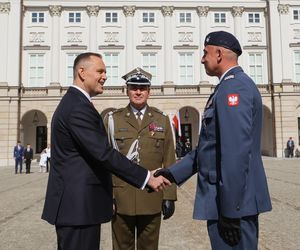 Uroczyste wejście Pary Prezydenckiej do Pałacu Prezydenckiego. Przemarsz ulicami Warszawy