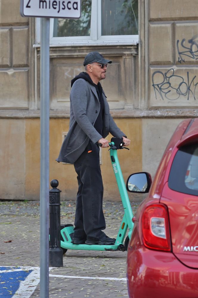 Krzysztof Ibisz z rodziną na spacerze