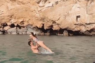 Julia Wieniawa  ćwiczy na mokro