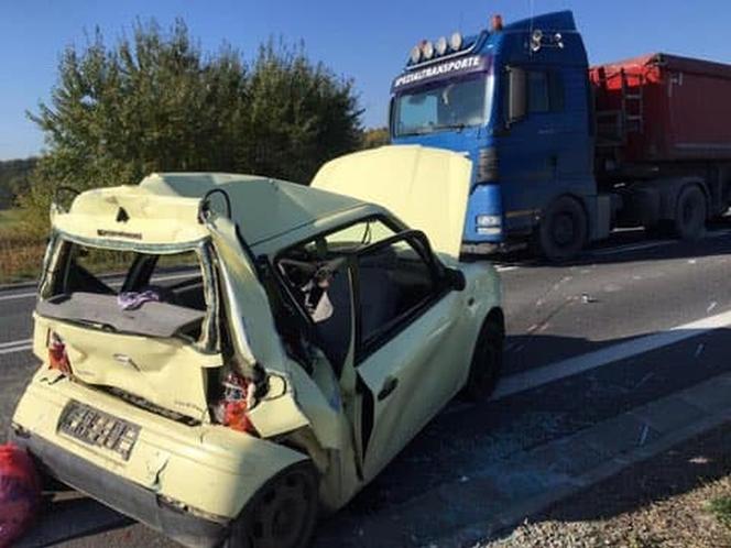 Makabryczny finał wypadku w Chmielowie. 40-letnia Anna nie żyje. Wiozła córkę