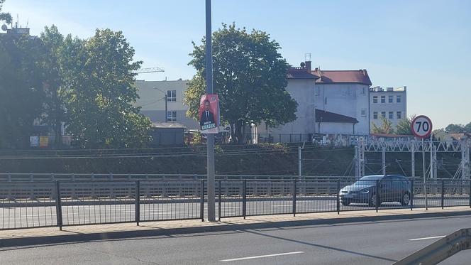 Na autobusach, słupach, budynkach. Bannery wyborcze "zalały" Olsztyn [ZDJĘCIA]