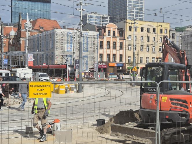 Tramwaje wróciły na Rynek w Katowicach. A to wciąż plac budowy