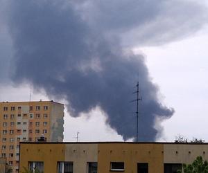 Potężny pożar chemikaliów w Siemianowicach Śląskich. Strażacy walczą z ogniem