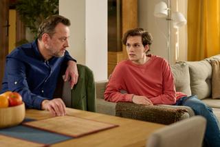 Na Wspólnej, odc. 3853: Grzesiek (Jakub Tofil), Krzysztof Smolny (Łukasz Konopka)